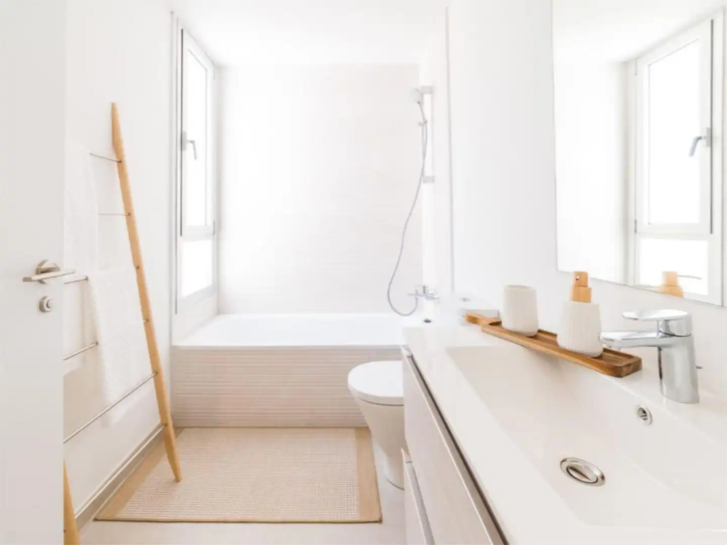 Flat for sale in Urbanizacion Monte Mayor Bajo, 464, Los Flamingos Bathroom of Flat for sale in Benahavís with Air Conditioner, Terrace and Swimming Pool