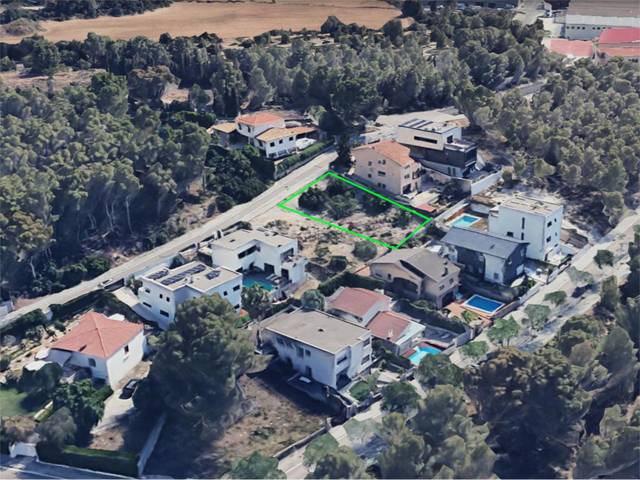 Terreno residencial en Venta en Carrer la Malvasia, 12 en Mas d'En Serra - Els Cards