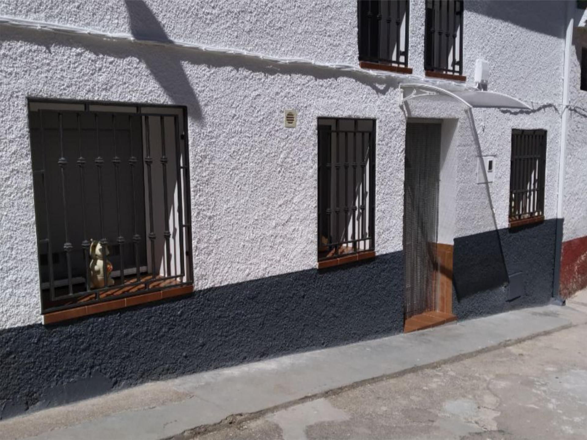 Exterior view of Single-family semi-detached for sale in Santiago-Pontones  with Parquet flooring, Terrace and Storage room