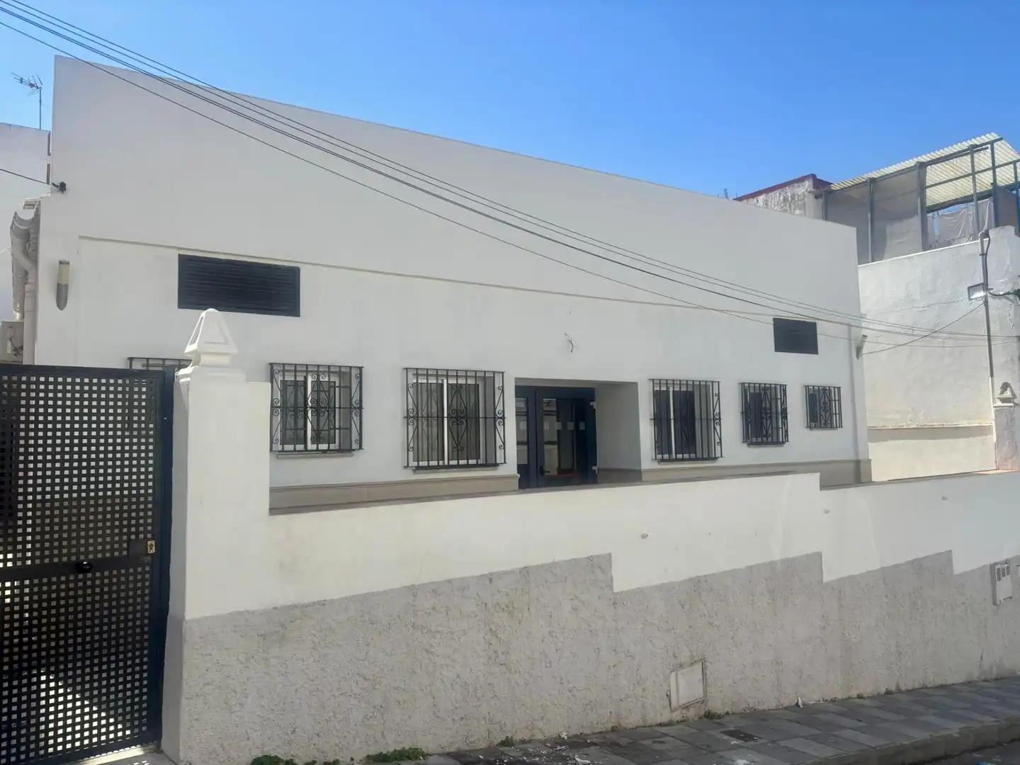 Vista exterior de Local en venta en Algeciras con Aire acondicionado