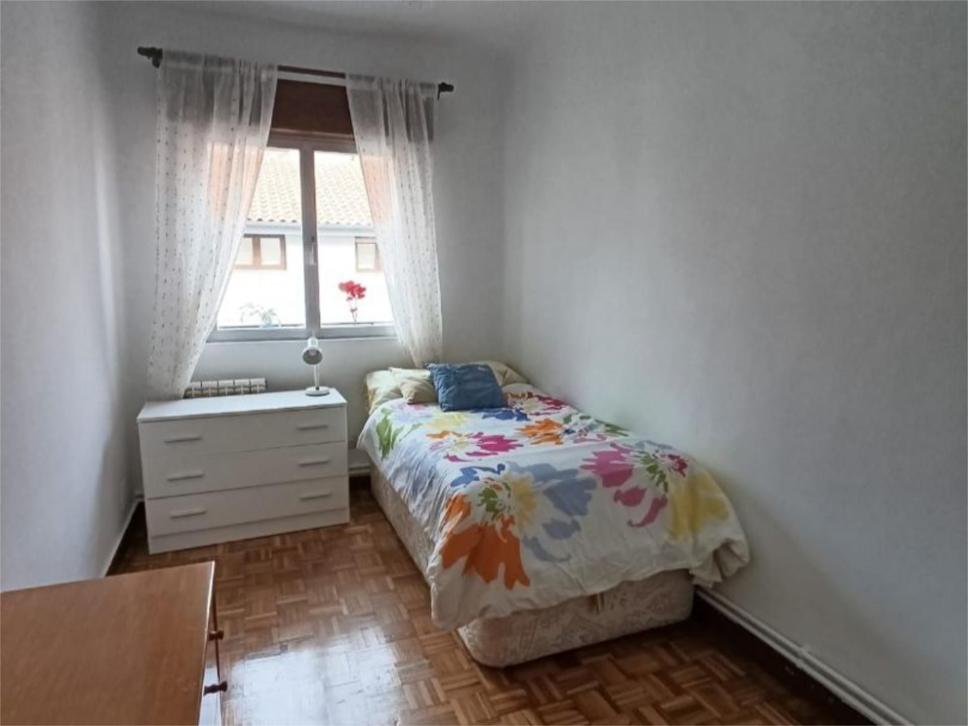 Bedroom of Flat for share in Santander  with Heating and Furnished