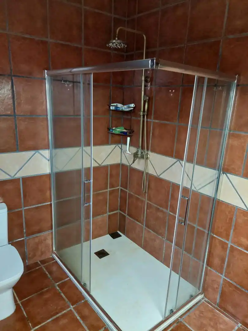 Baño de Planta baja de alquiler en La Carolina con Aire acondicionado, Calefacción y Jardín privado
