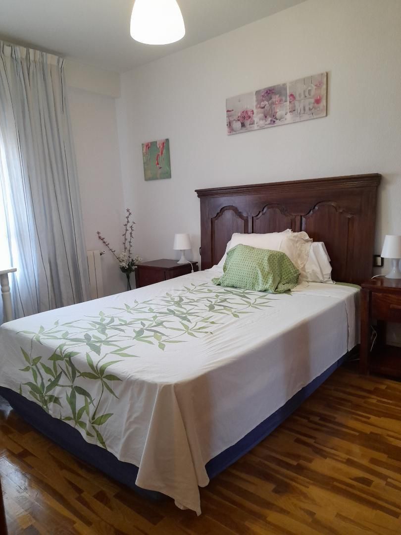 Apartment to share in Calle de Santiago Apóstol, 9, Centro