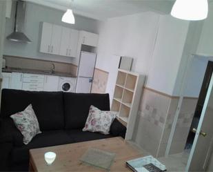 Sala d'estar de Apartament de lloguer en Santiponce amb Moblat