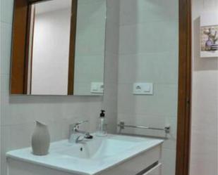 Bathroom of Apartment to rent in Salamanca Capital  with Heating, Terrace and Furnished