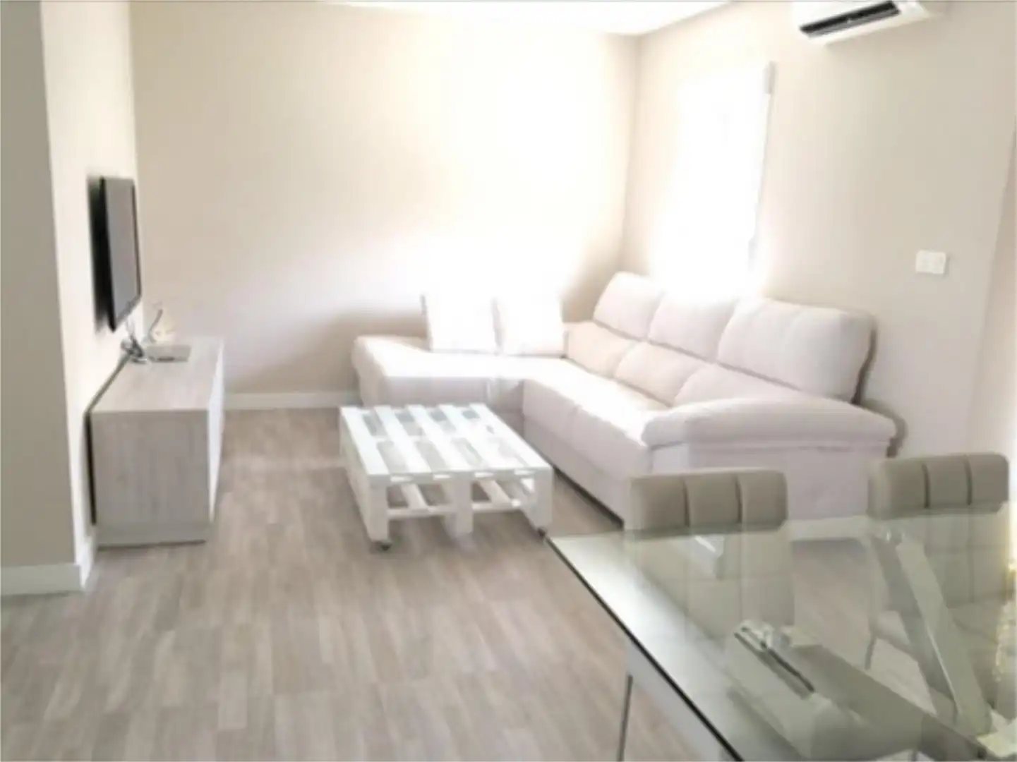 Flat for sale in Calle Ronda de los Viñedos, 5, El Retiro - La Vid Living room of Flat for sale in Jerez de la Frontera with Air Conditioner and Furnished