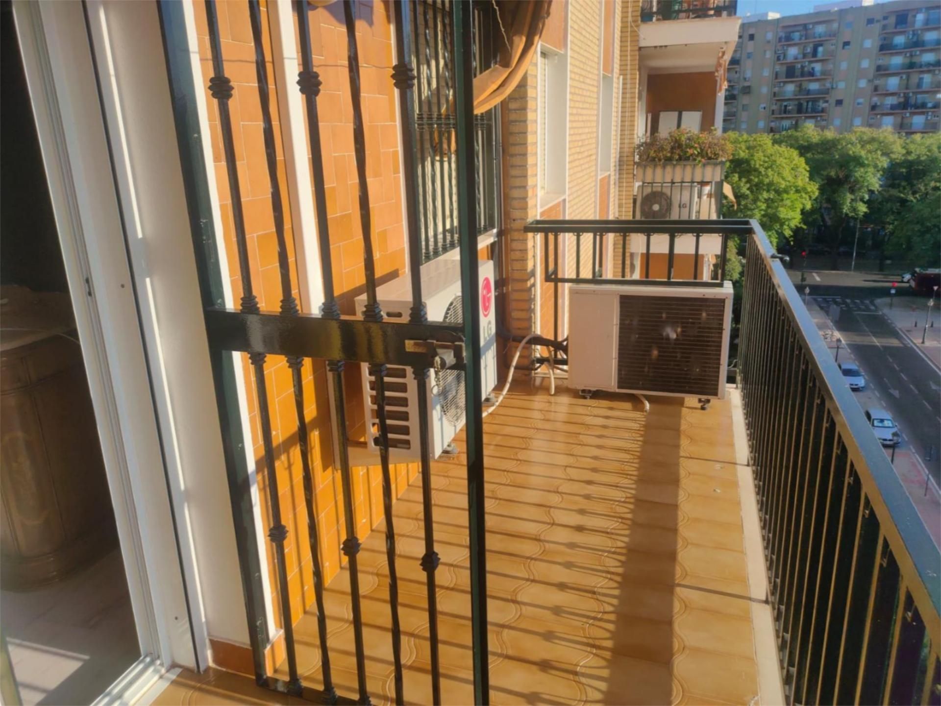 Flat to share in Calle Claudio Guerín, 15, El Plantinar – Avda. La Paz - El Juncal