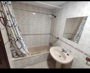 Bathroom of Flat for sale in  Granada Capital  with Terrace