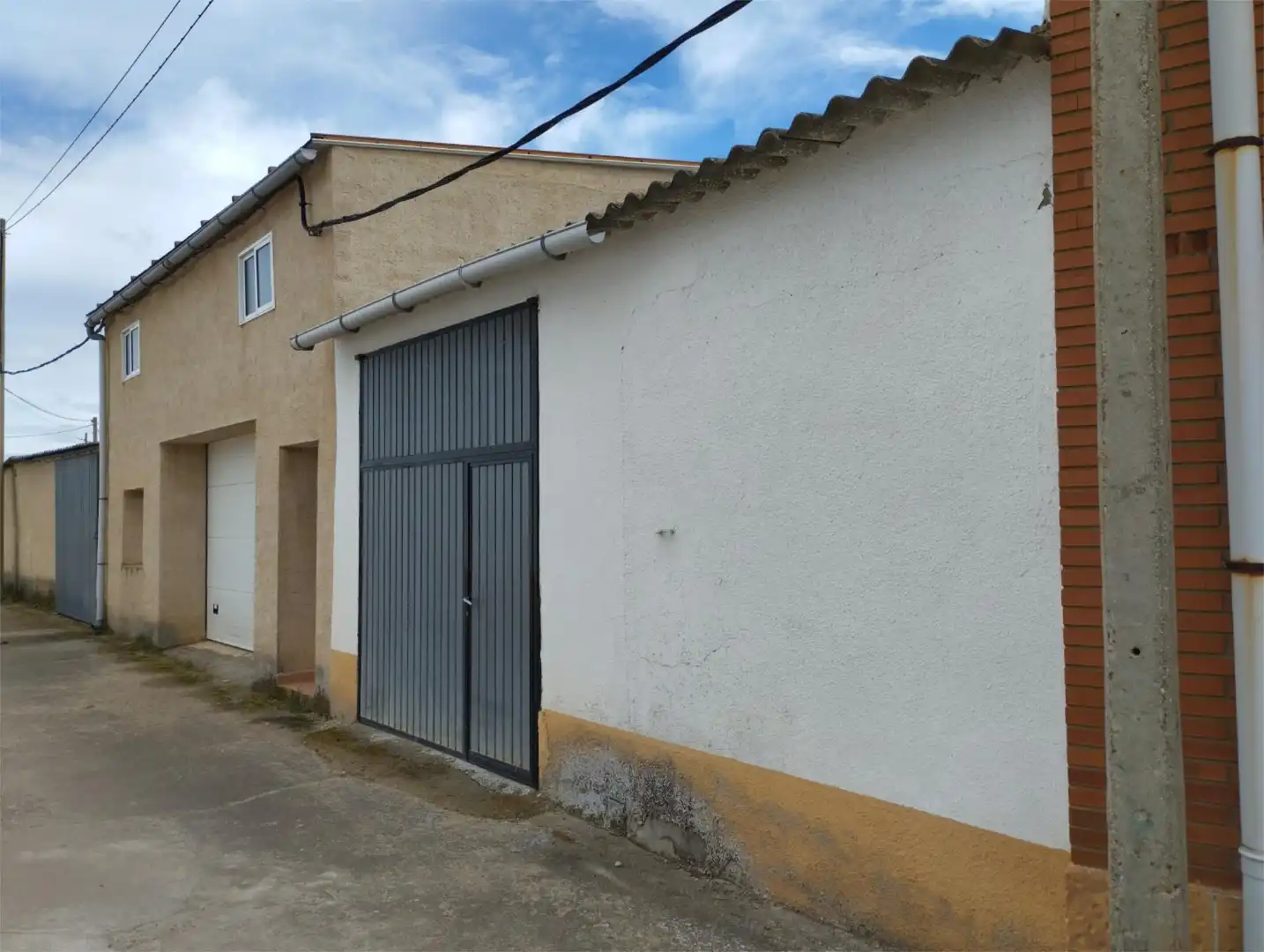 Vista exterior de Casa adosada en venda en El Pego  amb Calefacció i Moblat
