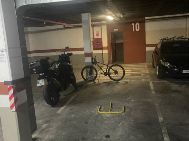 Garaje en Alquiler en Calle Médico Andrés Boldó, 1 en Paus - Poligono San Blas