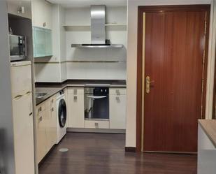 Cuina de Apartament de lloguer en  Madrid Capital amb Aire condicionat