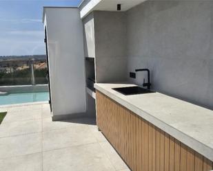 Kitchen of House or chalet for sale in  Sevilla Capital  with Air Conditioner, Terrace and Swimming Pool