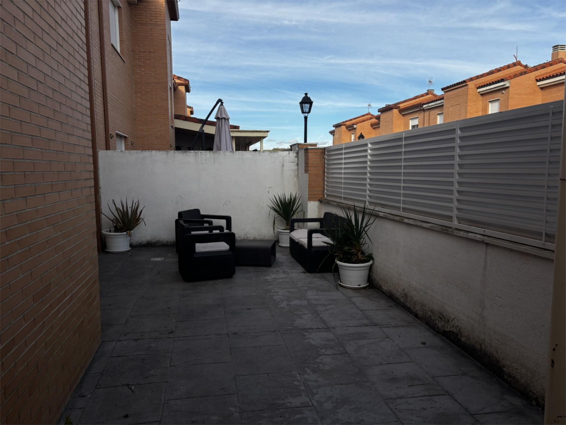 Terrassa de Pis en venda en Yuncler amb Aire condicionat, Calefacció i Jardí privat