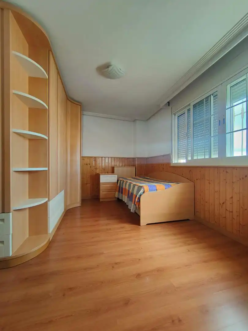 Casa o xalet en venda a Calle Copérnico, 12, Los Almendros - El Limonero - El Tomillar Dormitori de Casa o xalet en venda en Málaga Capital
