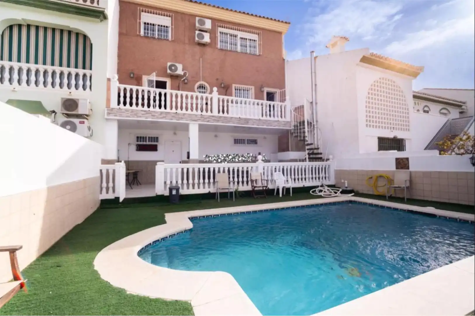 Casa o xalet en venda a Calle Copérnico, 12, Los Almendros - El Limonero - El Tomillar Vista exterior de Casa o xalet en venda en Málaga Capital