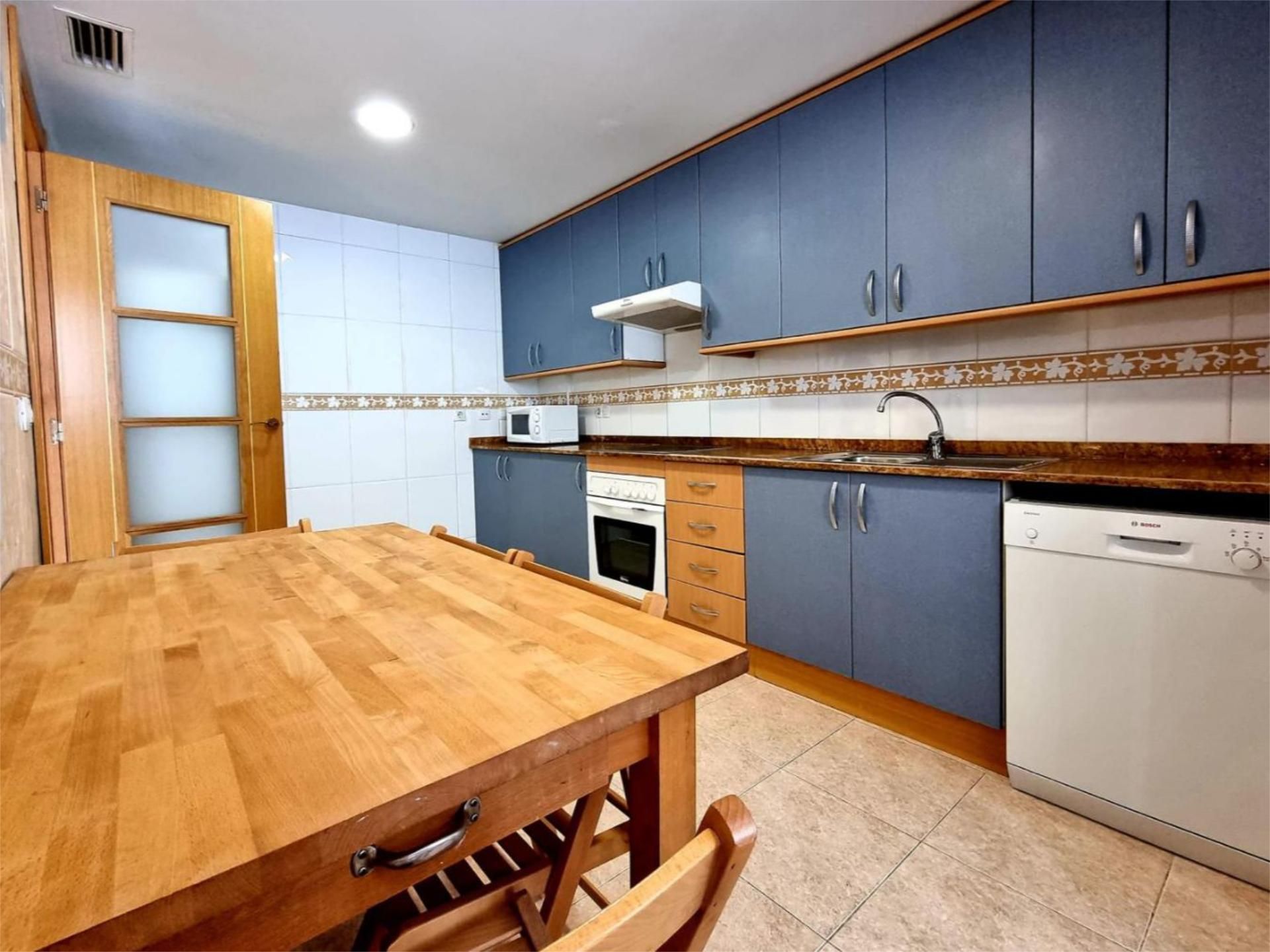 Cuina de Casa o xalet de lloguer en Alicante / Alacant amb Aire condicionat, Terrassa i Piscina