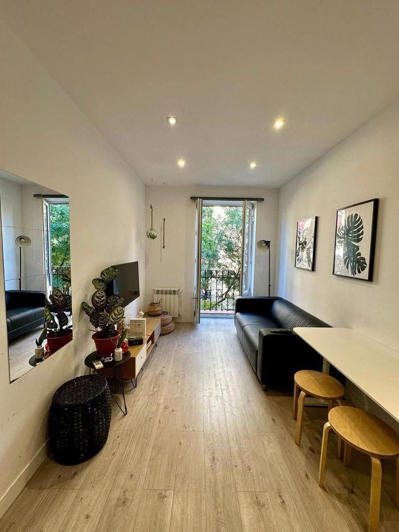 Living room of Flat to share in  Madrid Capital  with Air Conditioner, Furnished and Washing machine