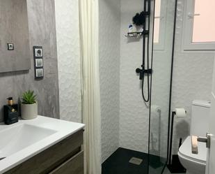 Bathroom of Apartment for sale in  Granada Capital  with Air Conditioner