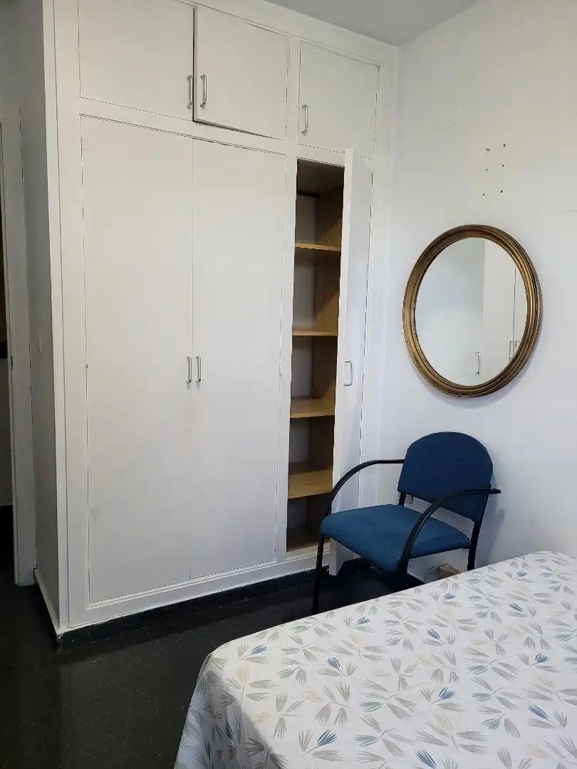 Schlafzimmer von Wohnung zur untervermieten in Alicante / Alacant mit Möbliert, Waschmaschine und Mikrowelle