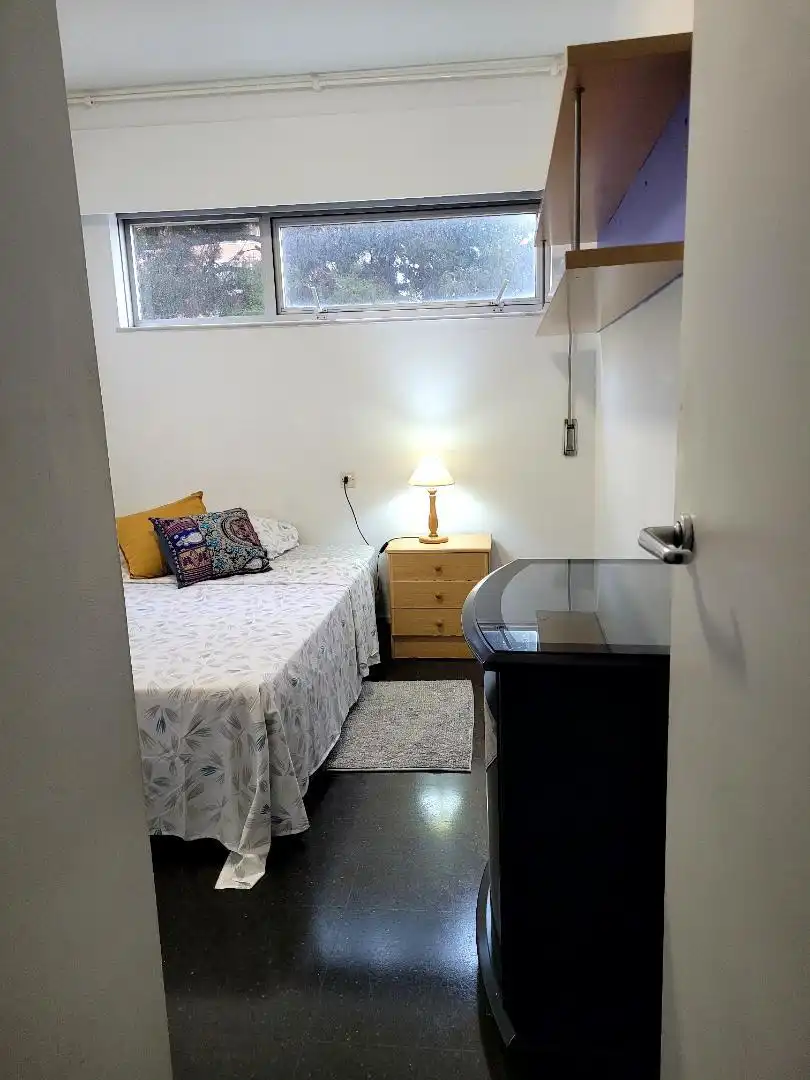 Schlafzimmer von Wohnung zur untervermieten in Alicante / Alacant mit Möbliert, Waschmaschine und Mikrowelle
