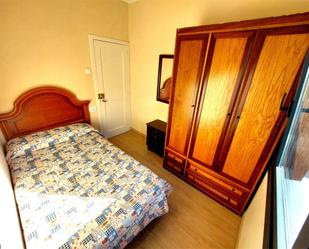 Bedroom of Flat to share in Vigo   with Parquet flooring, Storage room and Furnished