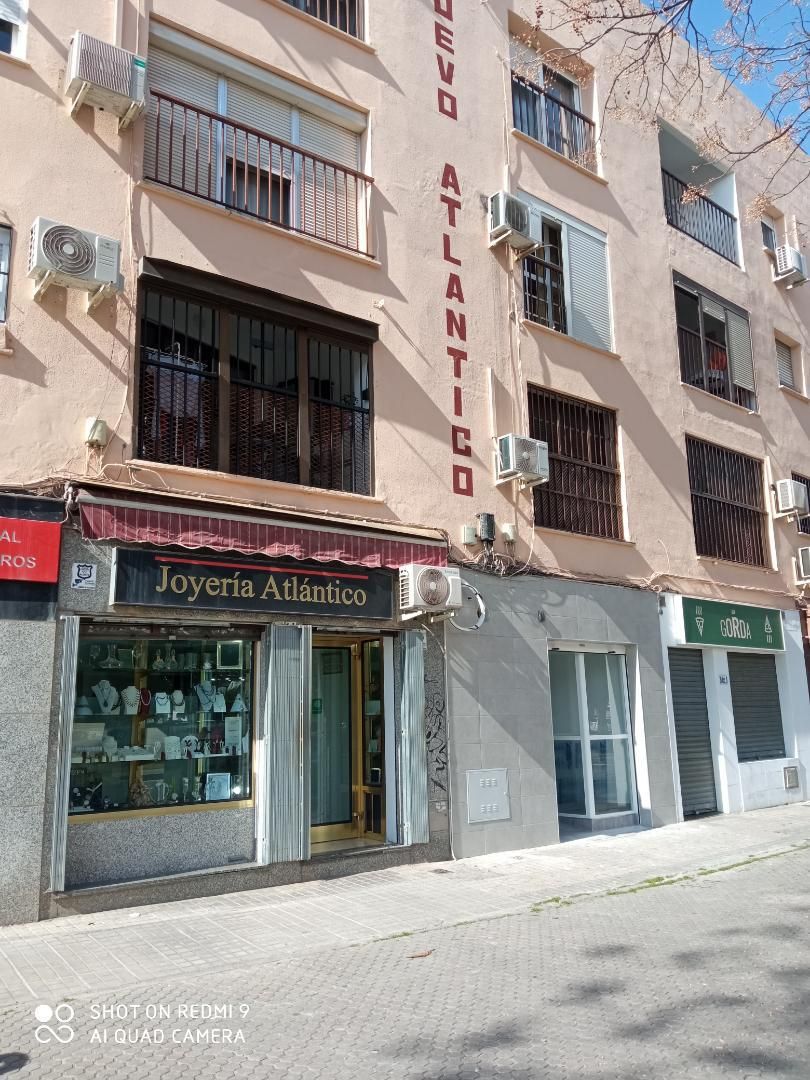 Local de lloguer en  Sevilla Capital amb Moblat