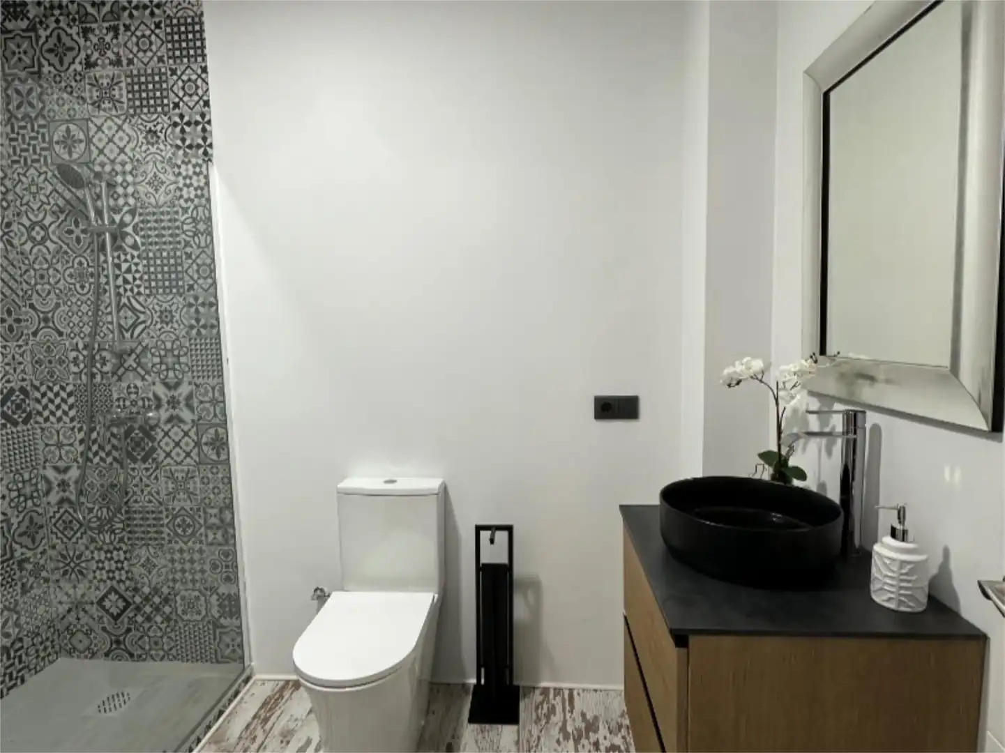 Badezimmer von Wohnung zum Verkauf in Torrevieja mit Klimaanlage und Terrasse