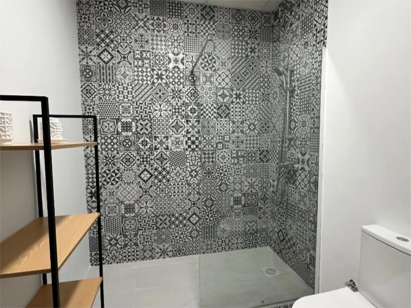 Badezimmer von Wohnung zum Verkauf in Torrevieja mit Klimaanlage und Terrasse