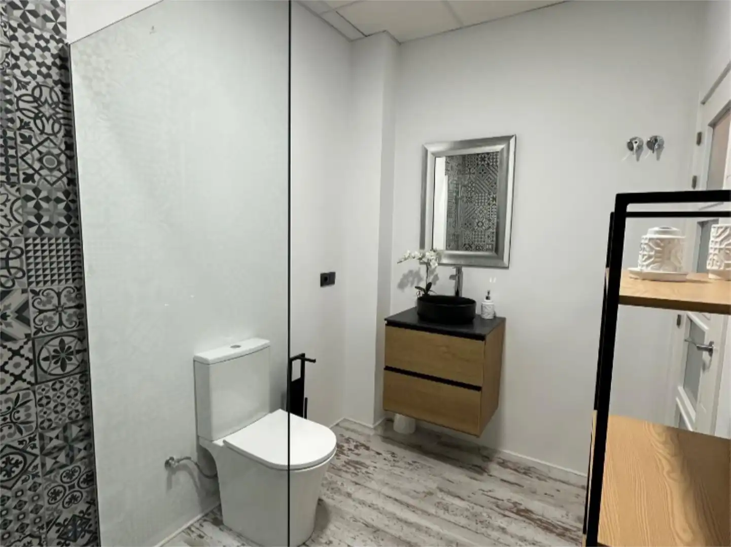 Badezimmer von Wohnung zum Verkauf in Torrevieja mit Klimaanlage und Terrasse