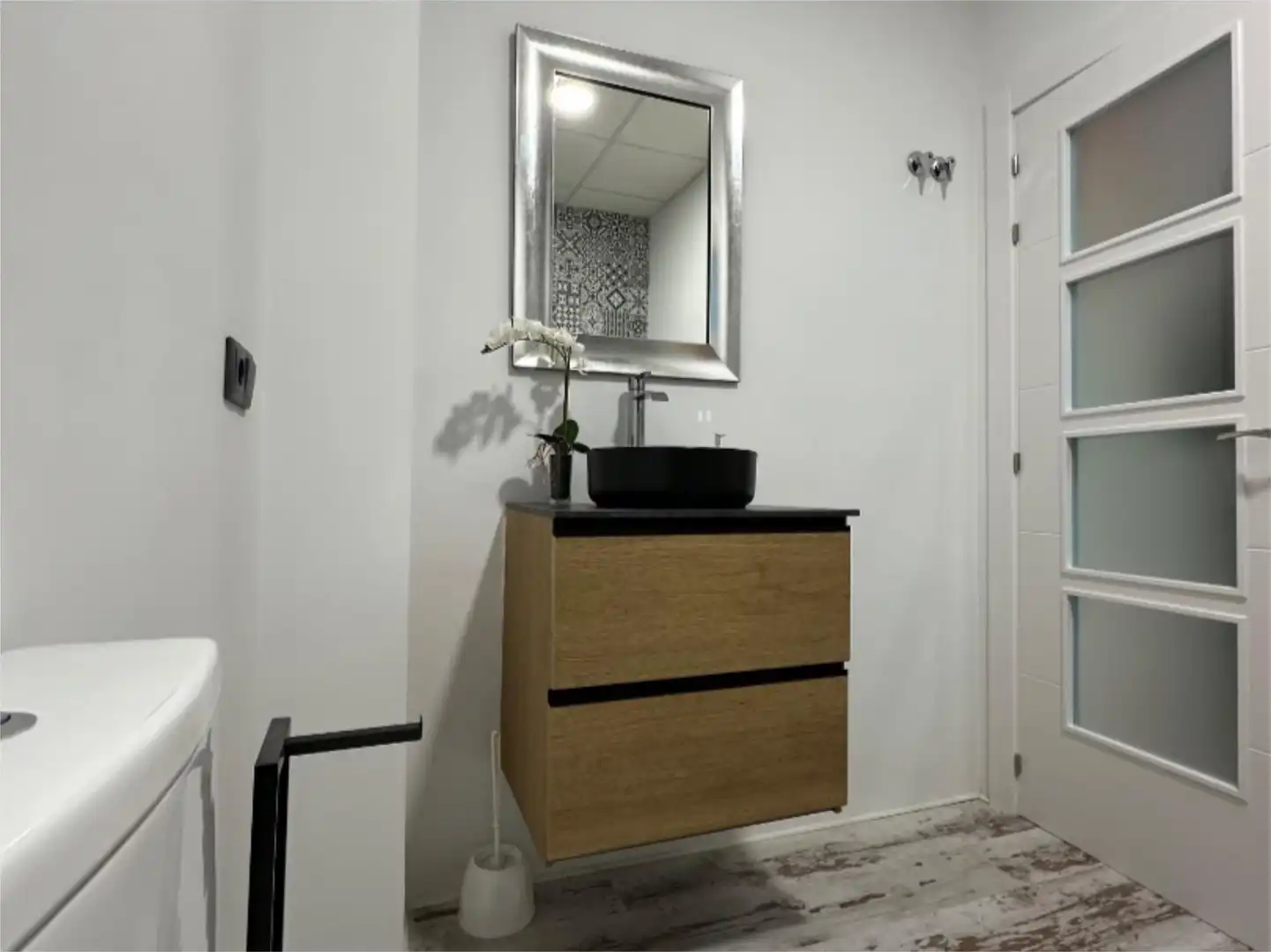 Badezimmer von Wohnung zum Verkauf in Torrevieja mit Klimaanlage und Terrasse