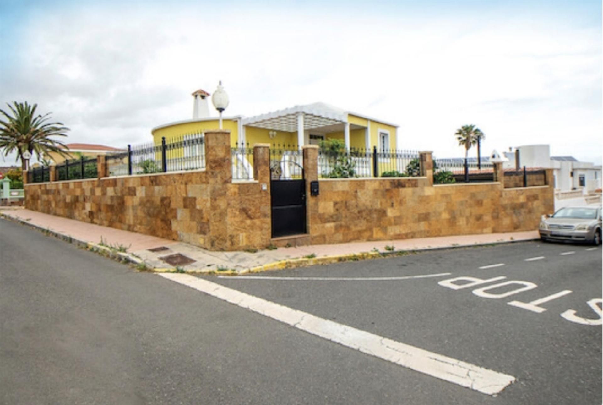 Vista exterior de Casa o xalet en venda en Telde amb Terrassa