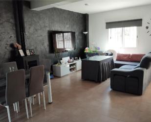 Living room of Single-family semi-detached for sale in Huévar del Aljarafe  with Air Conditioner, Private garden and Balcony