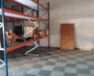 Industrial buildings to rent in Peligros  with Air Conditioner