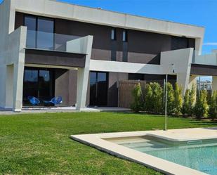 Vista exterior de Casa o xalet en venda en Ayamonte amb Aire condicionat, Terrassa i Piscina