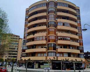 Vista exterior de Pis en venda en Castrillón amb Calefacció, Parquet i Terrassa