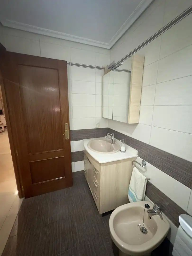 Casa adosada en venta en Paseo San Isidro, 15, Tomelloso Baño de Casa adosada en venta en Tomelloso con Terraza y Balcón