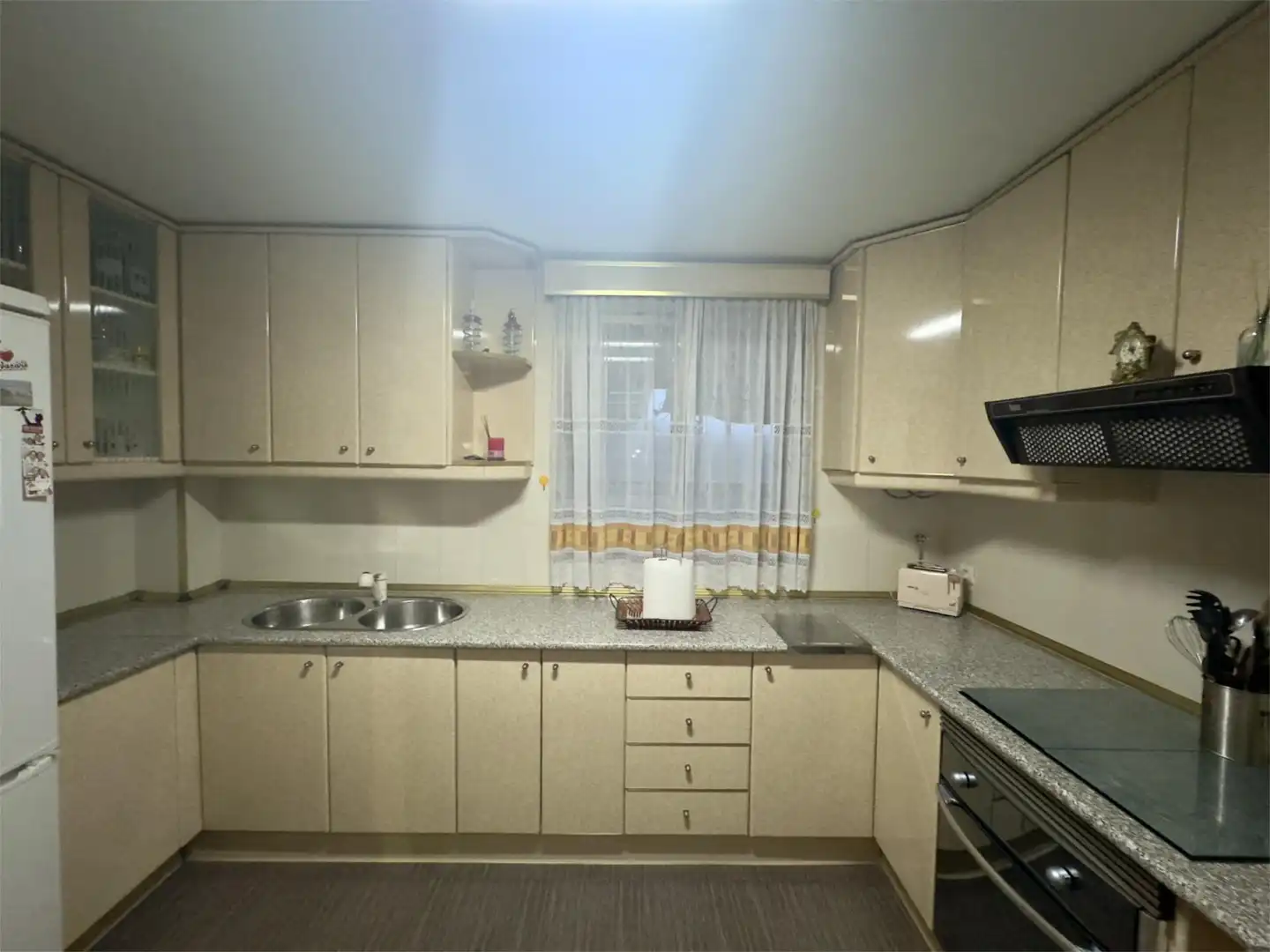 Casa adosada en venta en Paseo San Isidro, 15, Tomelloso Cocina de Casa adosada en venta en Tomelloso con Terraza y Balcón
