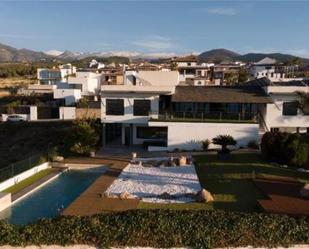 Vista exterior de Casa adosada en venda en La Zubia amb Calefacció, Jardí privat i Terrassa