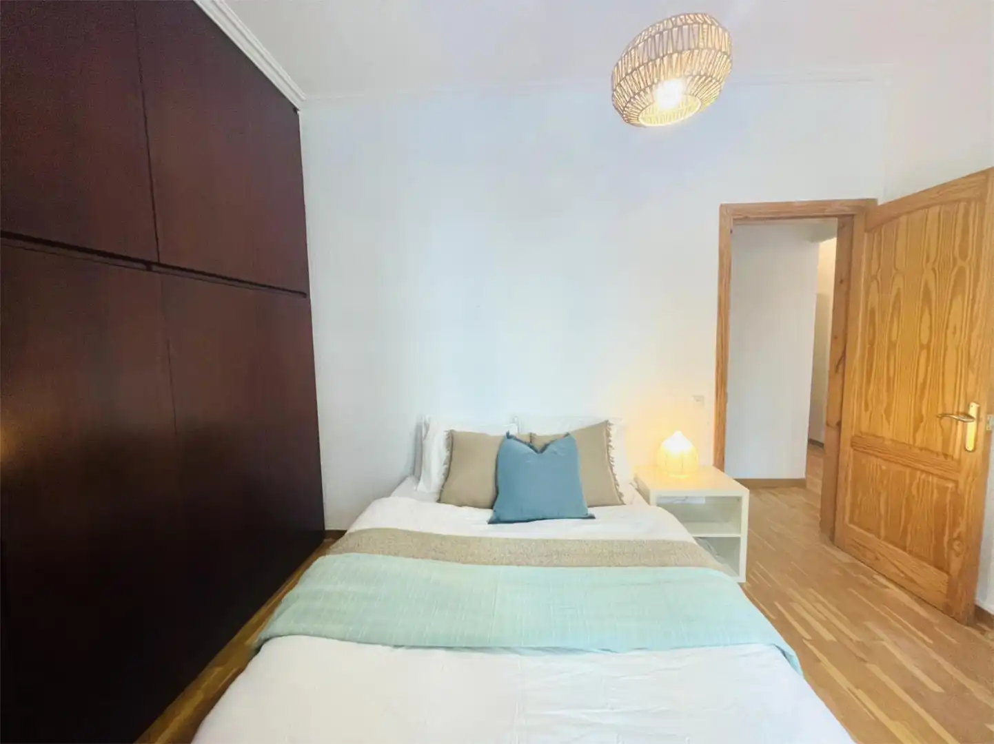 Room in Travessera de Dalt, 15, La Salut Bedroom of Flat for share in Barcelona with Parquet flooring, Furnished and Oven