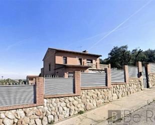 Vista exterior de Casa o xalet en venda en Talavera de la Reina amb Aire condicionat, Terrassa i Piscina