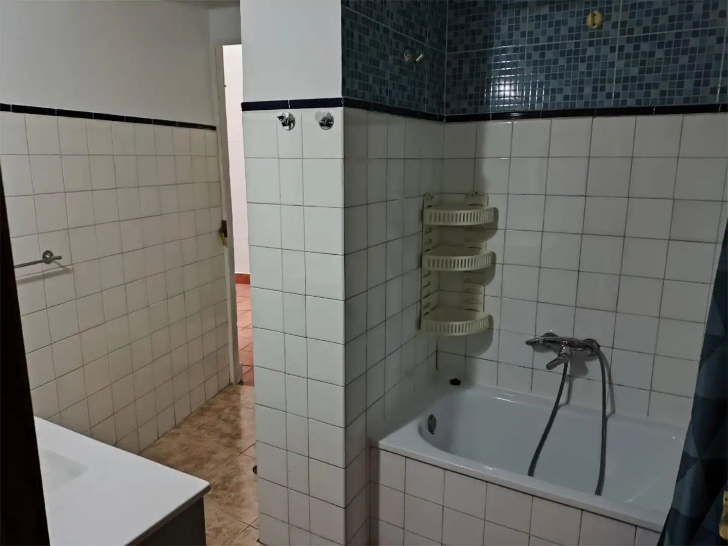 Flat for rent in Calle Cetti Meriem, 5, Centro - Sagrario Bathroom of Flat for rent in Granada with Furnished and Balcony
