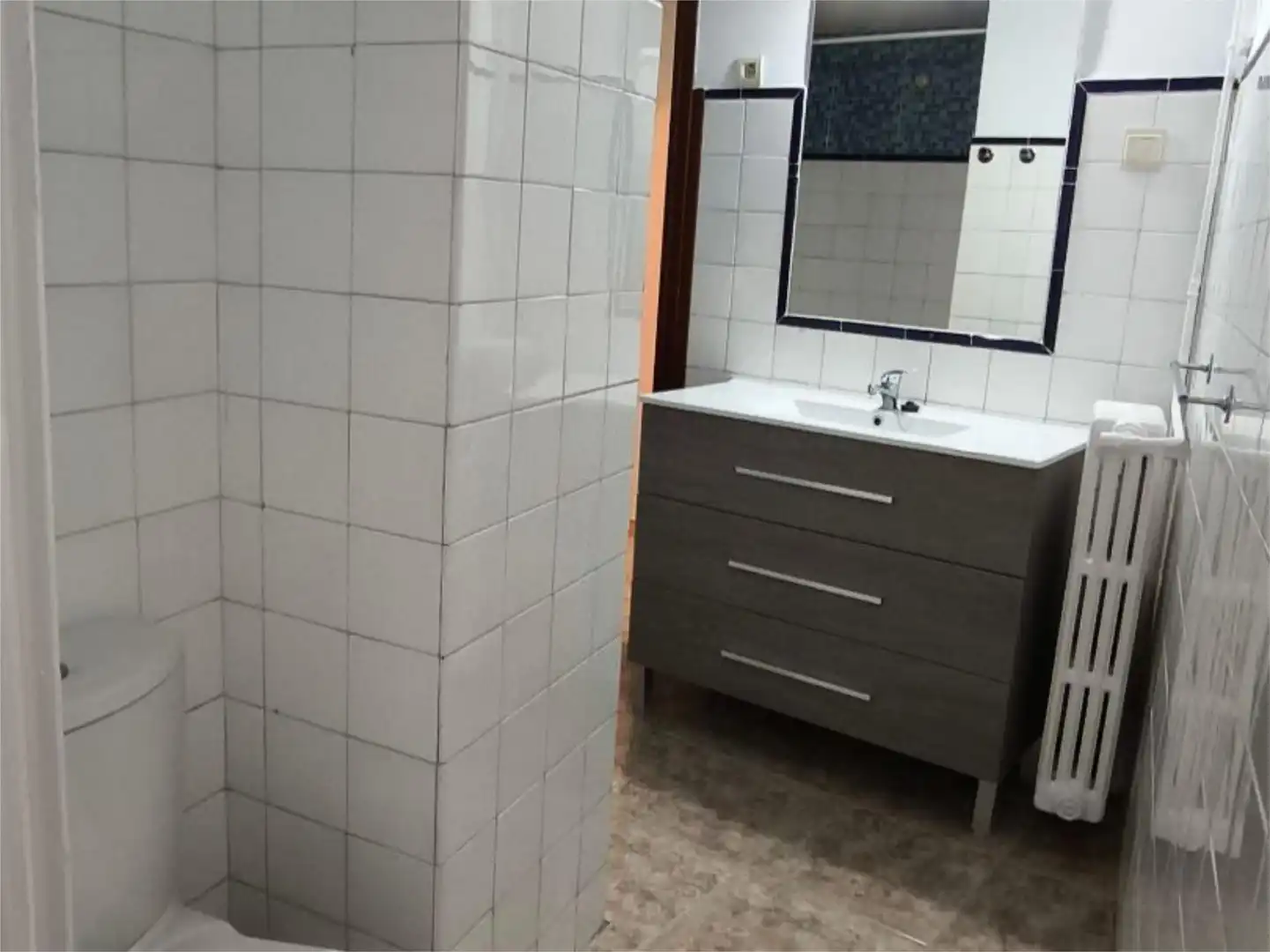 Flat for rent in Calle Cetti Meriem, 5, Centro - Sagrario Bathroom of Flat for rent in Granada with Furnished and Balcony