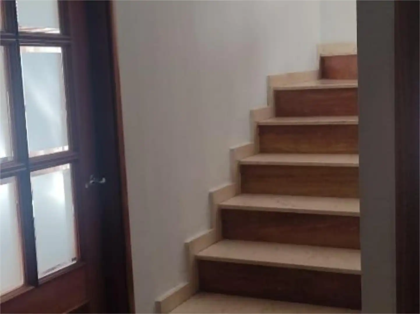 Einfamilien-Reihenhaus zum Verkauf in Cáceres Capital mit Klimaanlage und Terrasse