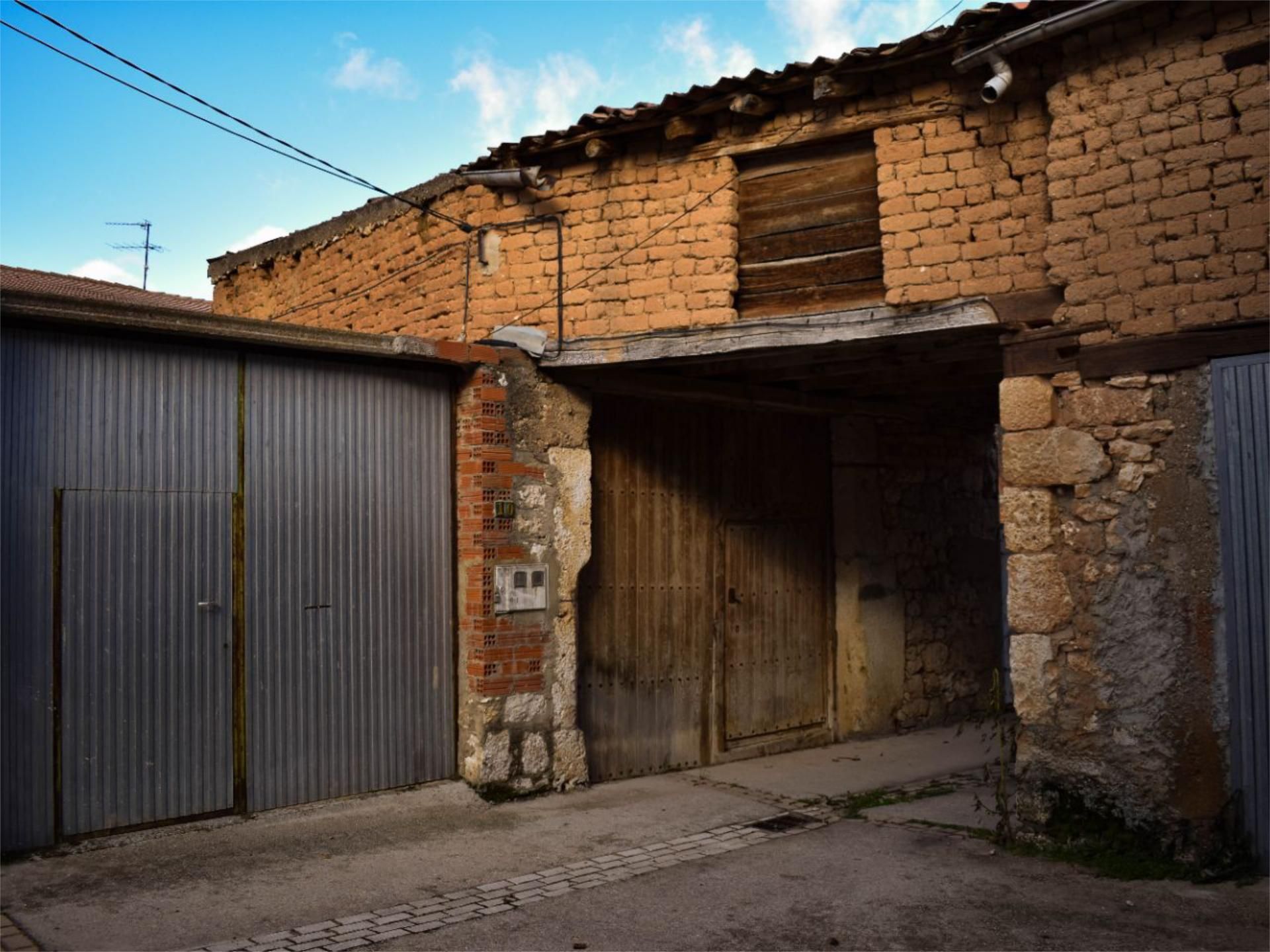 Exterior view of Single-family semi-detached for sale in Adrada de Haza