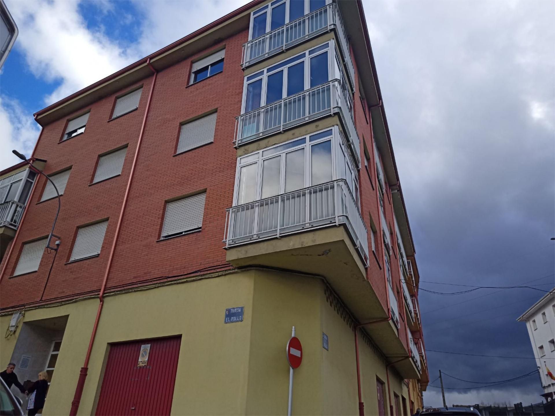 Vista exterior de Pis en venda en Toreno amb Calefacció, Terrassa i Traster