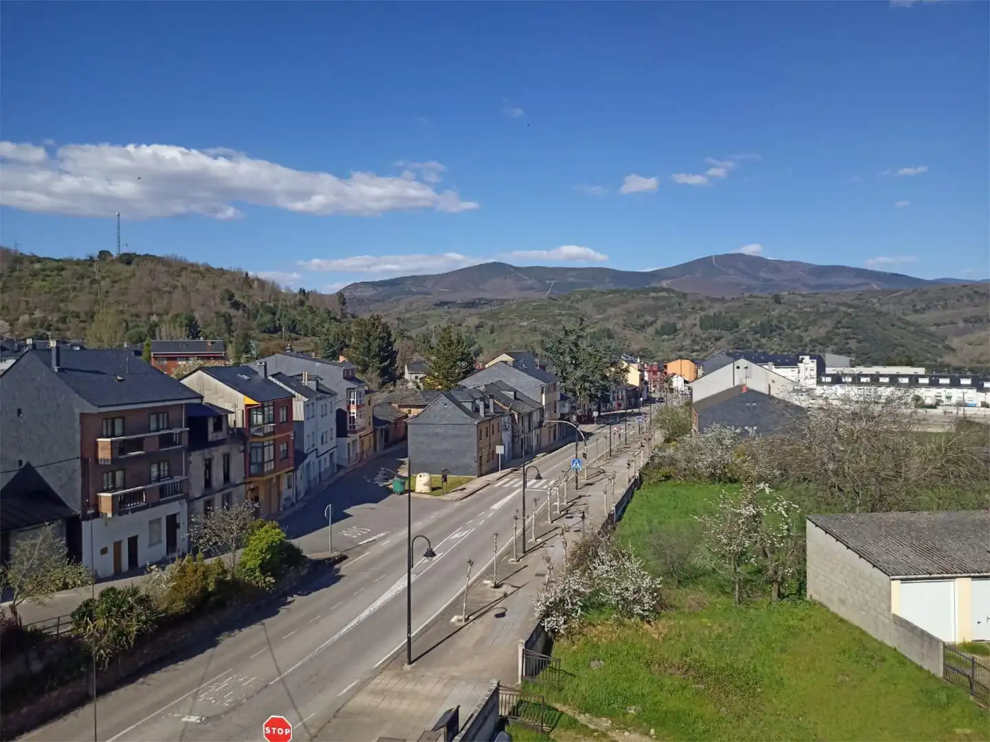 Vista exterior de Pis en venda en Toreno amb Calefacció, Terrassa i Traster