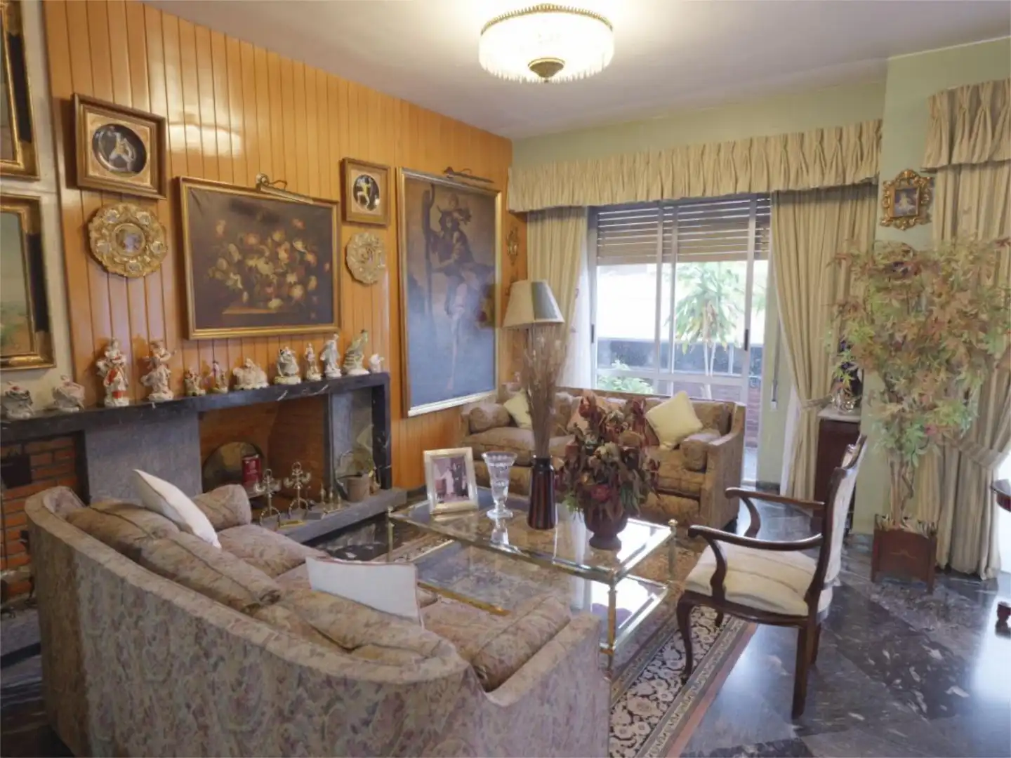 Living room of Flat for sale in Sevilla  with Air Conditioner, Heating and Parquet flooring