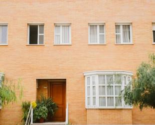 Exterior view of Single-family semi-detached for sale in  Sevilla Capital  with Air Conditioner, Heating and Terrace