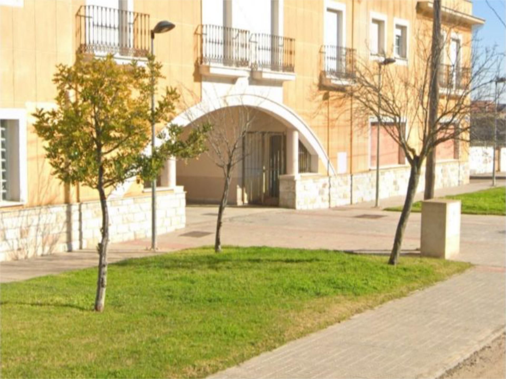 Pis en venda a Avenida del Carmen Amigo, 108, Puebla de la Calzada Vista exterior de Pis en venda en Puebla de la Calzada amb Aire condicionat, Calefacció i Traster