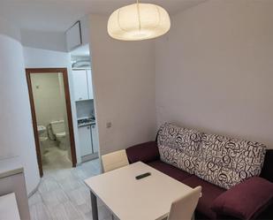 Dormitori de Apartament de lloguer en  Granada Capital amb Terrassa, Moblat i Rentadora